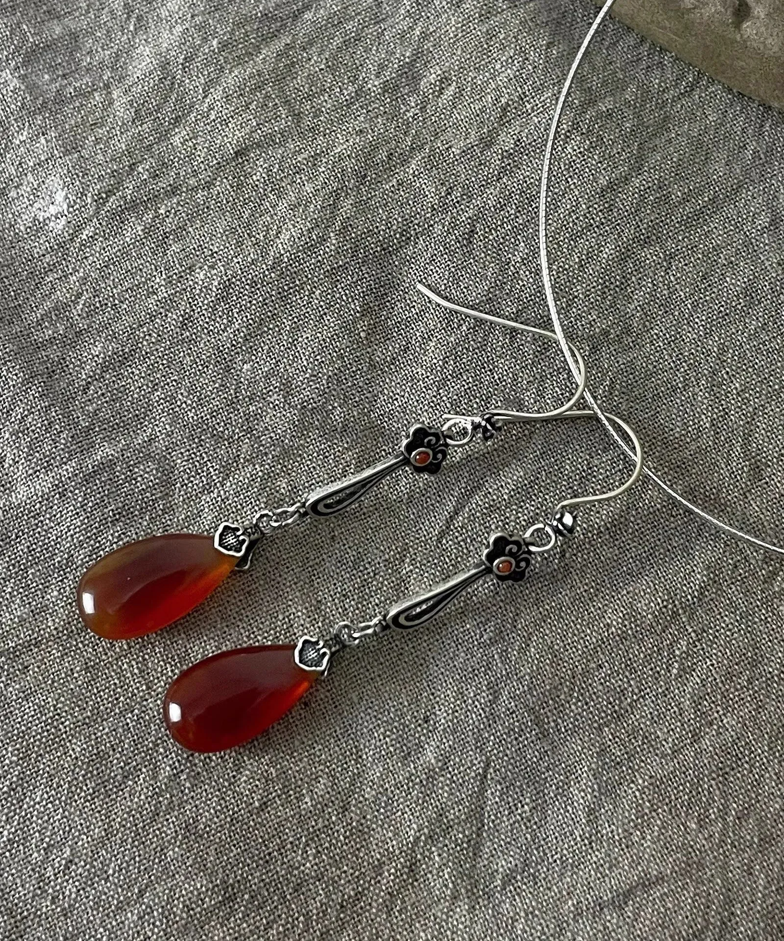 Retro Red Sterling Silver Water Drop Red Agate Drop Earrings QU046